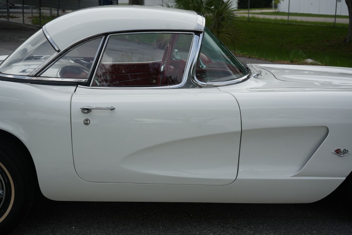 Chevrolet-Corvette-1962-Convertible-22