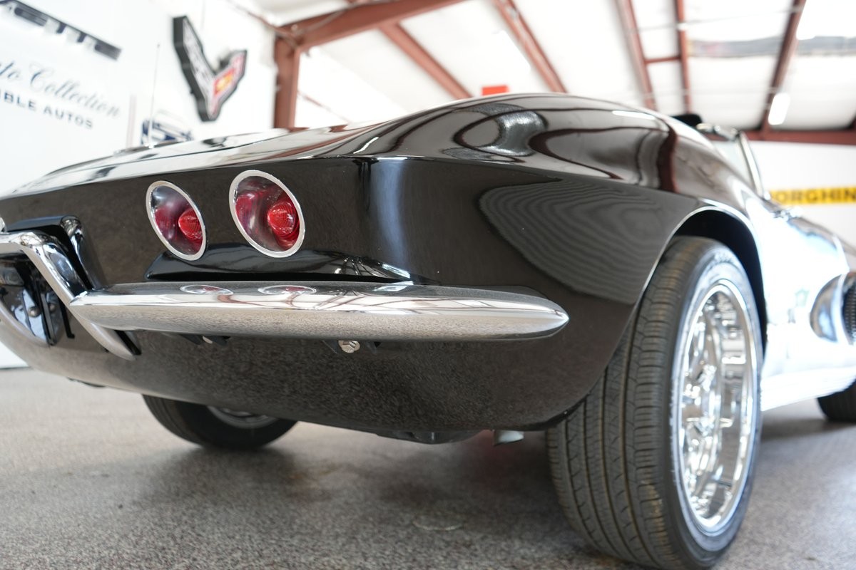 Chevrolet-Corvette-1962-Convertible-23