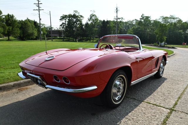 Chevrolet-Corvette-1962-Convertible-23