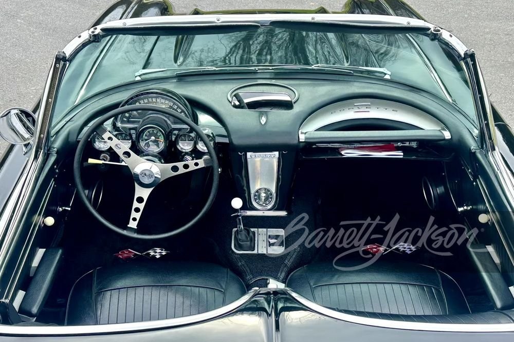 Chevrolet-Corvette-1962-Convertible-24