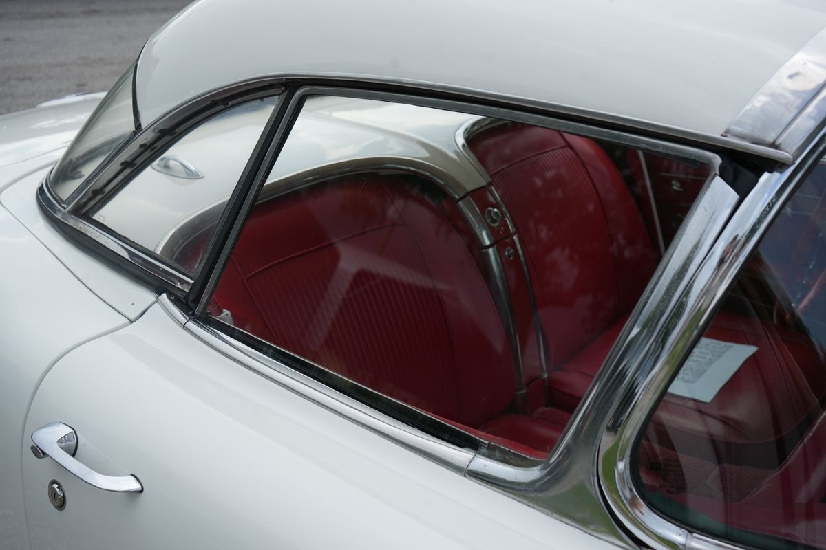 Chevrolet-Corvette-1962-Convertible-24