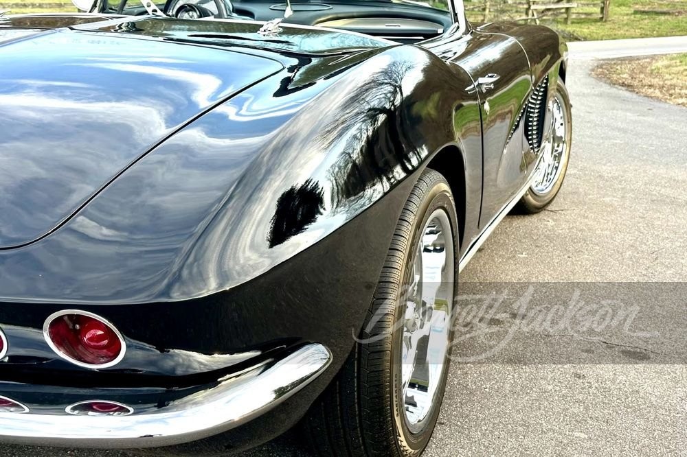 Chevrolet-Corvette-1962-Convertible-25