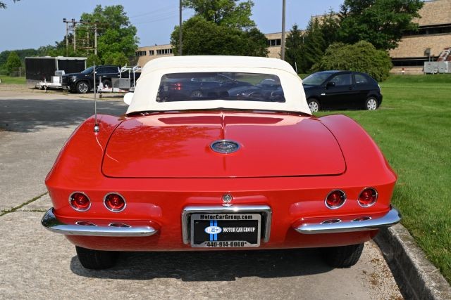 Chevrolet-Corvette-1962-Convertible-26