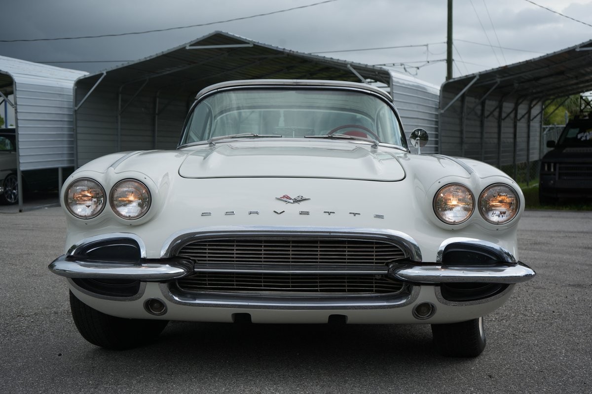 Chevrolet-Corvette-1962-Convertible-3