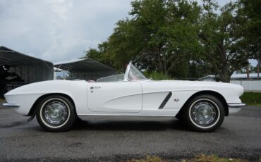 Chevrolet-Corvette-1962-Convertible-3