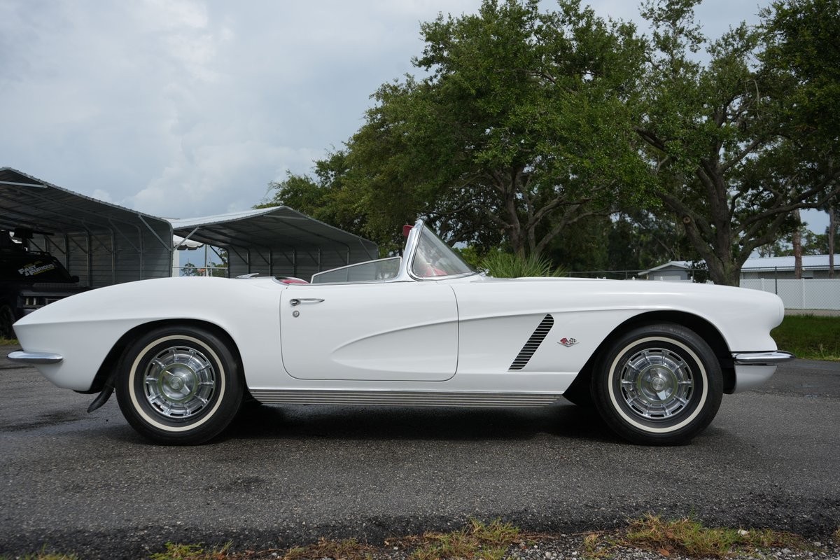 Chevrolet-Corvette-1962-Convertible-3