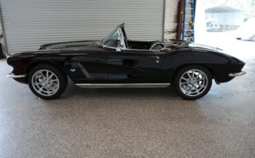 Chevrolet-Corvette-1962-Convertible-3