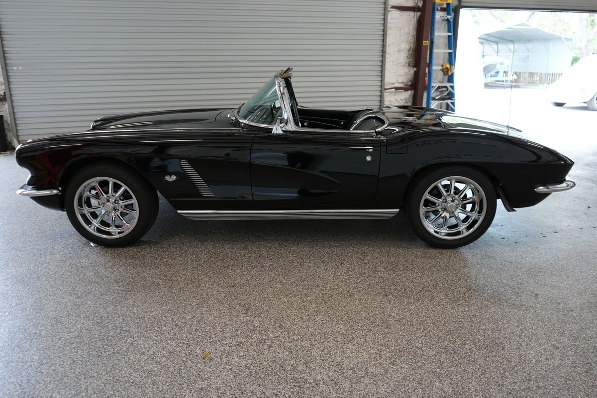 Chevrolet-Corvette-1962-Convertible-3