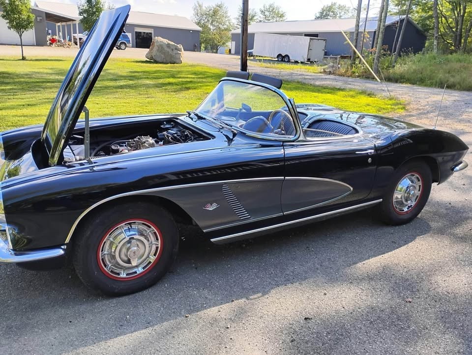 Chevrolet-Corvette-1962-Convertible-3