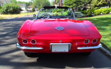 Chevrolet-Corvette-1962-Convertible-3