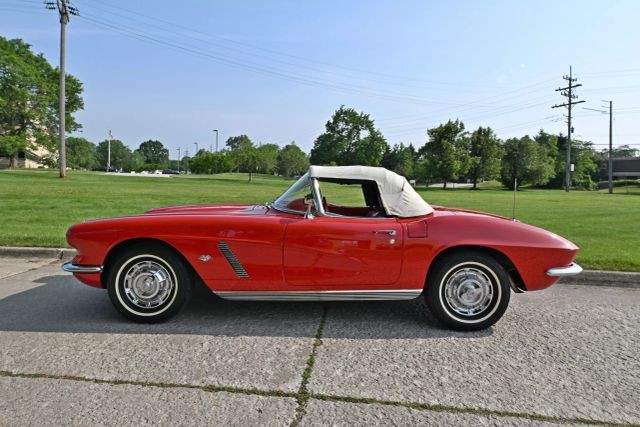 Chevrolet-Corvette-1962-Convertible-3