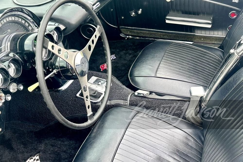 Chevrolet-Corvette-1962-Convertible-30