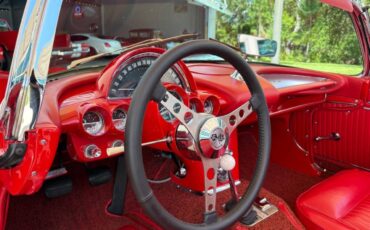 Chevrolet-Corvette-1962-Convertible-30