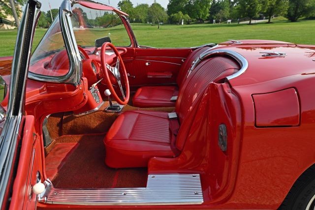 Chevrolet-Corvette-1962-Convertible-30