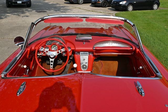 Chevrolet-Corvette-1962-Convertible-31