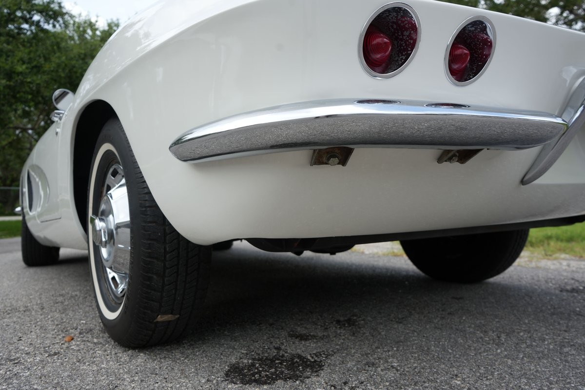 Chevrolet-Corvette-1962-Convertible-32
