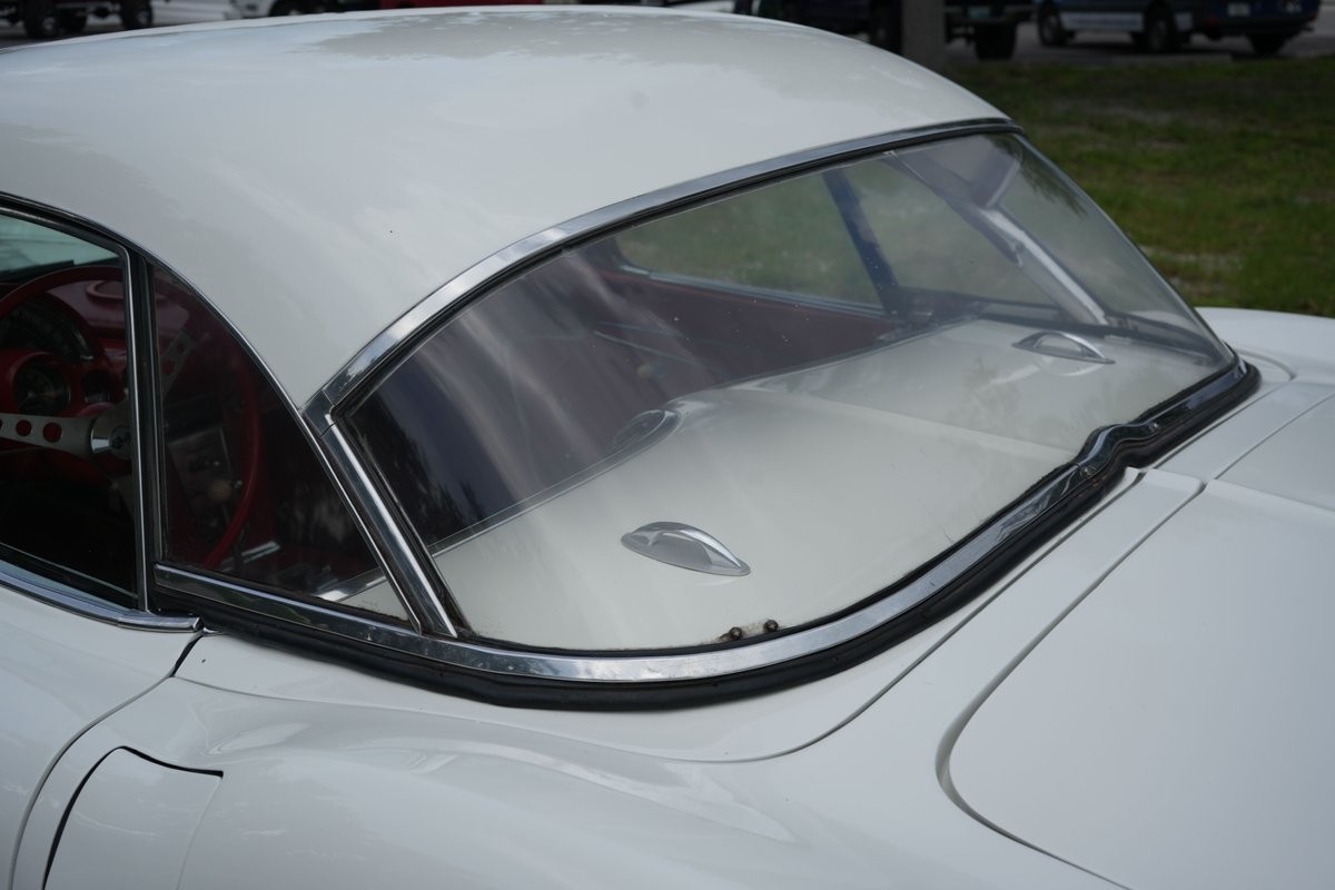 Chevrolet-Corvette-1962-Convertible-33