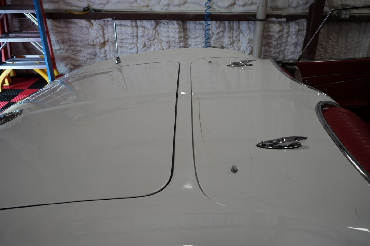 Chevrolet-Corvette-1962-Convertible-33