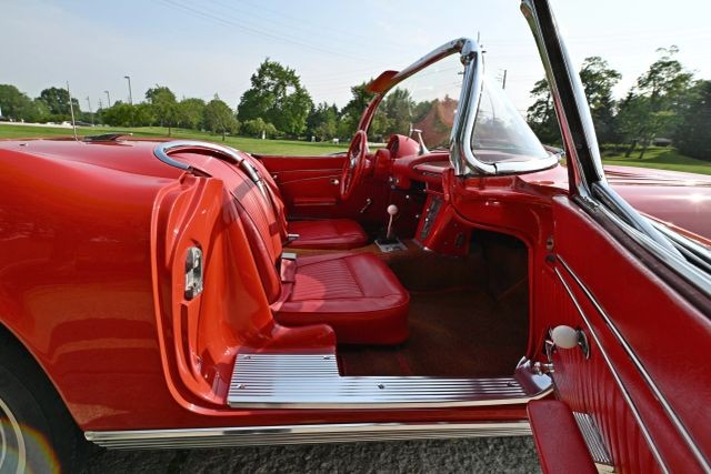 Chevrolet-Corvette-1962-Convertible-33