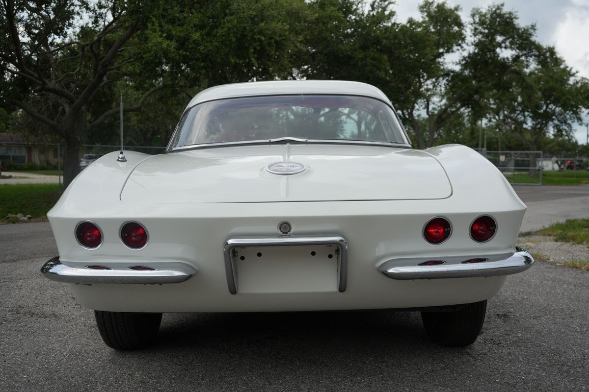Chevrolet-Corvette-1962-Convertible-34