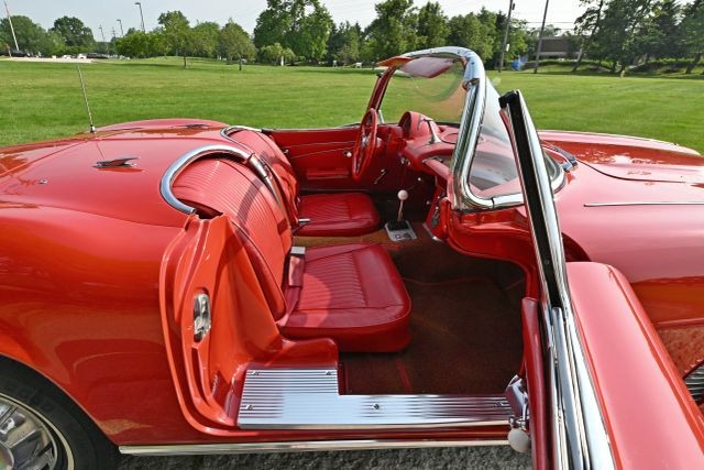 Chevrolet-Corvette-1962-Convertible-34