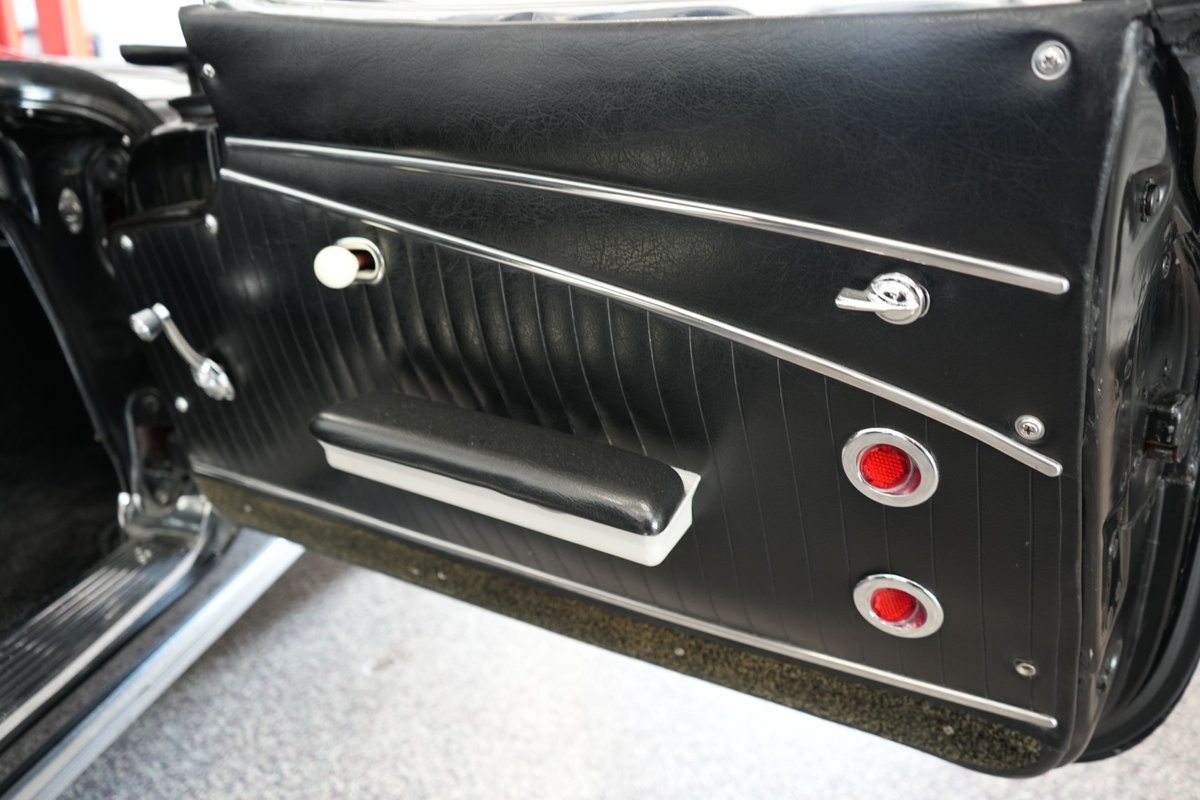 Chevrolet-Corvette-1962-Convertible-38