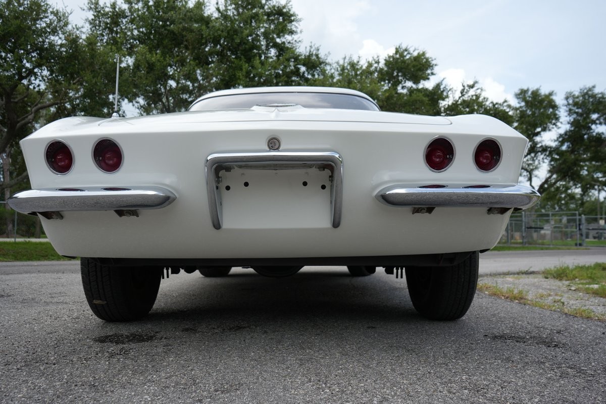 Chevrolet-Corvette-1962-Convertible-38