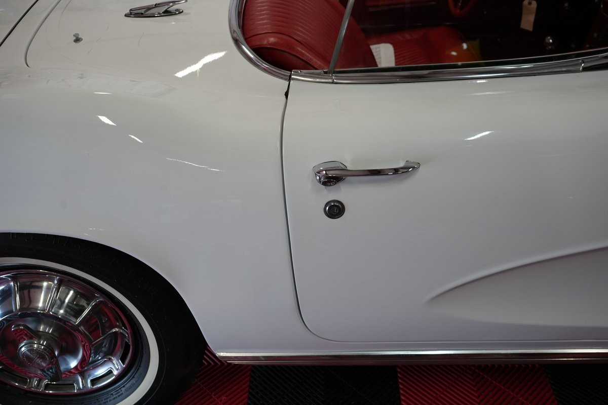 Chevrolet-Corvette-1962-Convertible-38