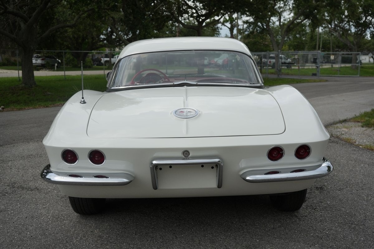 Chevrolet-Corvette-1962-Convertible-39