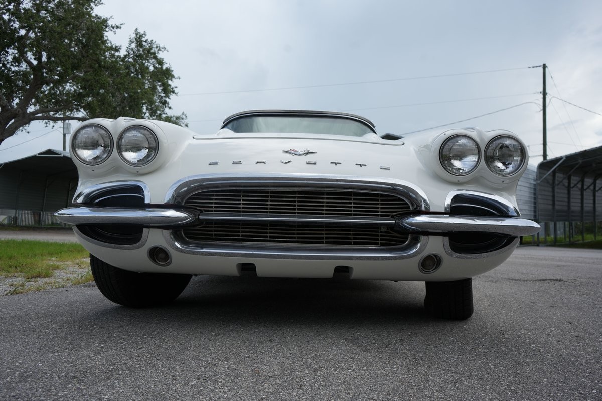 Chevrolet-Corvette-1962-Convertible-4