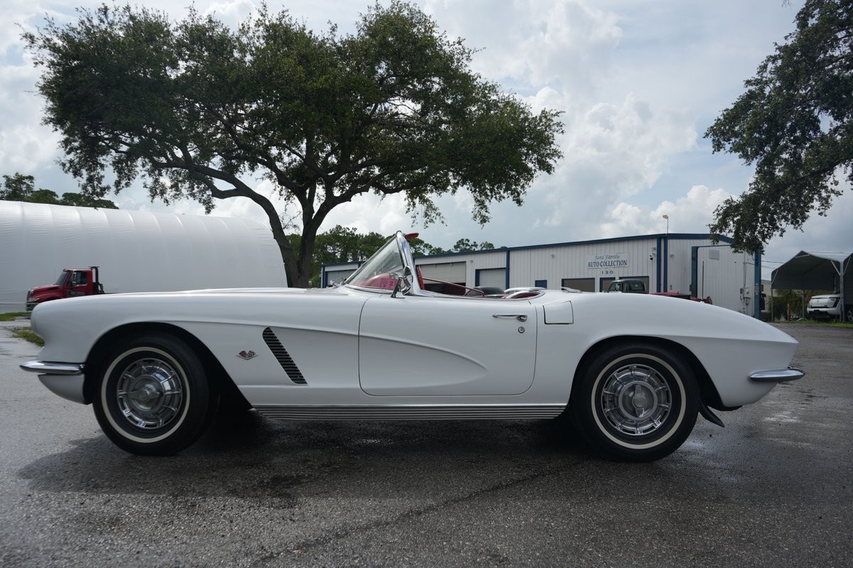 Chevrolet-Corvette-1962-Convertible-4
