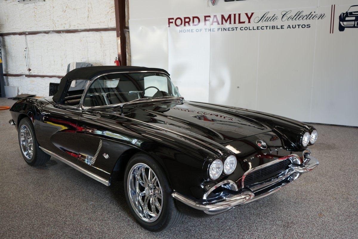 Chevrolet-Corvette-1962-Convertible-4
