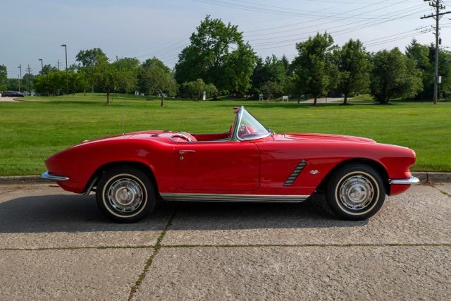 Chevrolet-Corvette-1962-Convertible-4