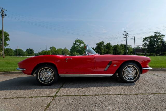 Chevrolet-Corvette-1962-Convertible-5