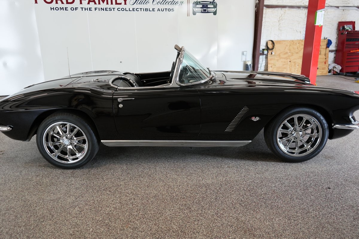 Chevrolet-Corvette-1962-Convertible-6