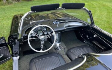 Chevrolet-Corvette-1962-Convertible-6