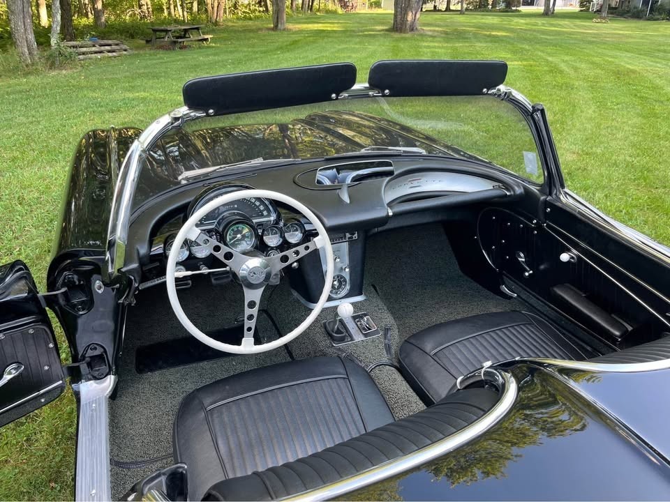 Chevrolet-Corvette-1962-Convertible-6
