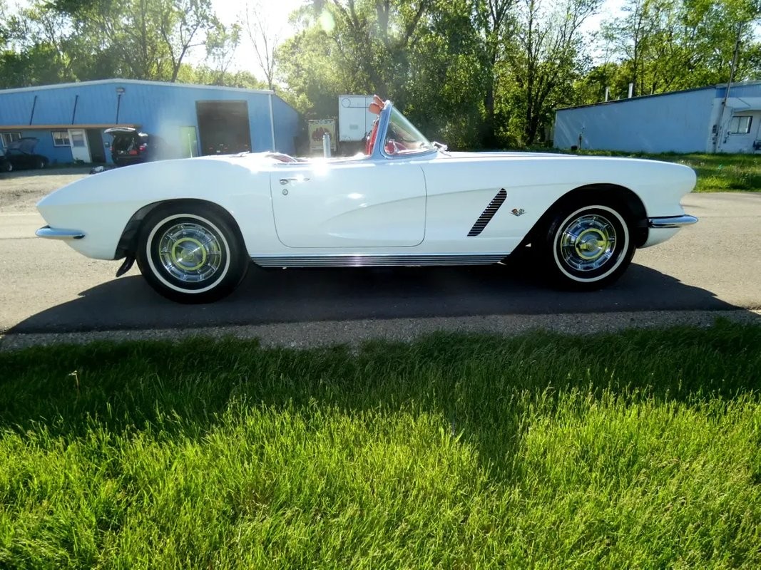 Chevrolet-Corvette-1962-Convertible-7