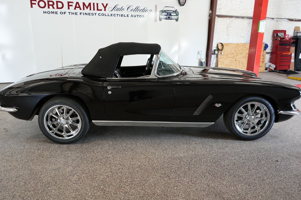 Chevrolet-Corvette-1962-Convertible-7