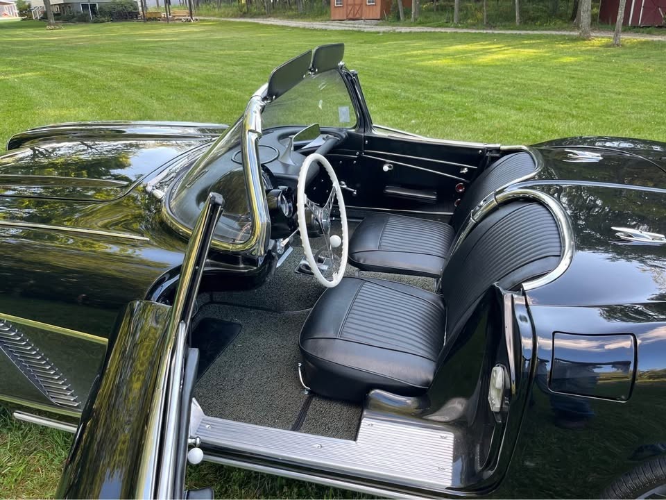 Chevrolet-Corvette-1962-Convertible-7