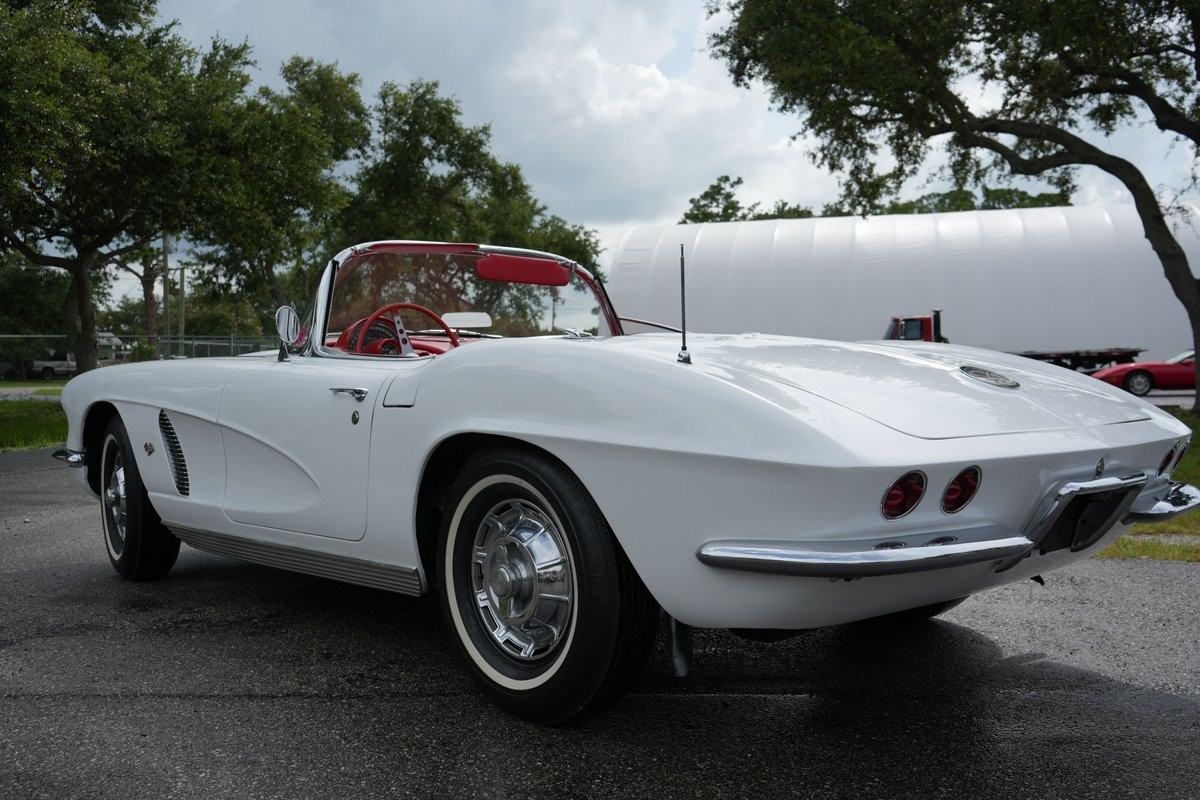 Chevrolet-Corvette-1962-Convertible-8
