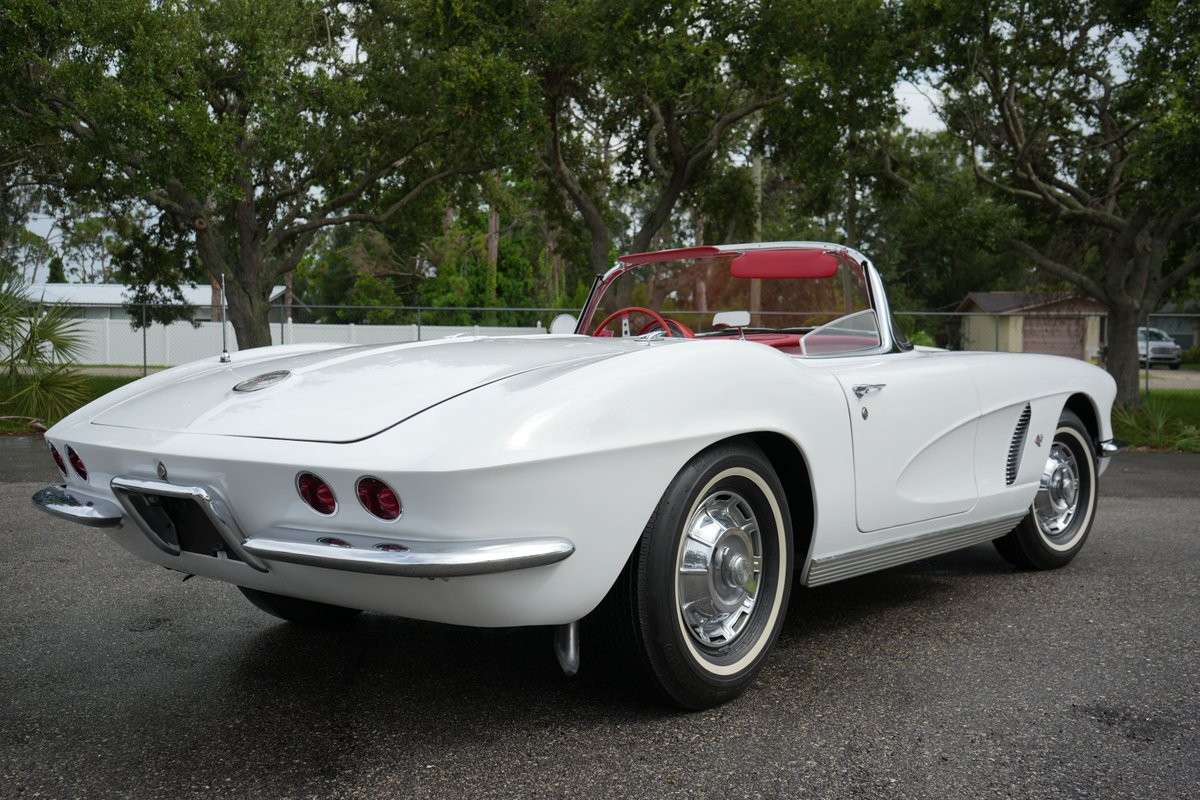 Chevrolet-Corvette-1962-Convertible-9