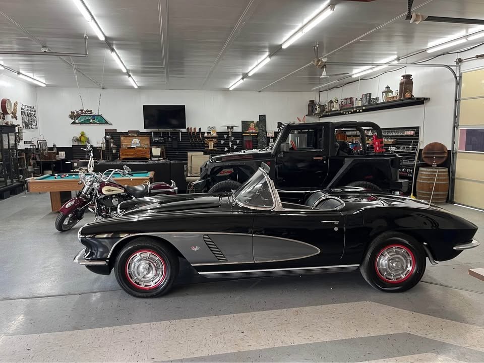 Chevrolet-Corvette-1962-Convertible-9