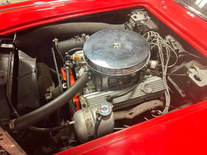 Chevrolet-Corvette-1962-Deep-Red-Jet-Black-1