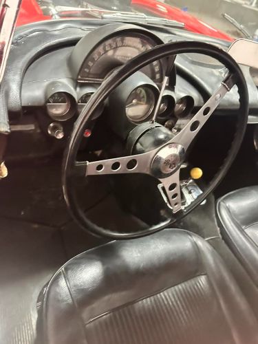 Chevrolet-Corvette-1962-Deep-Red-Jet-Black-2