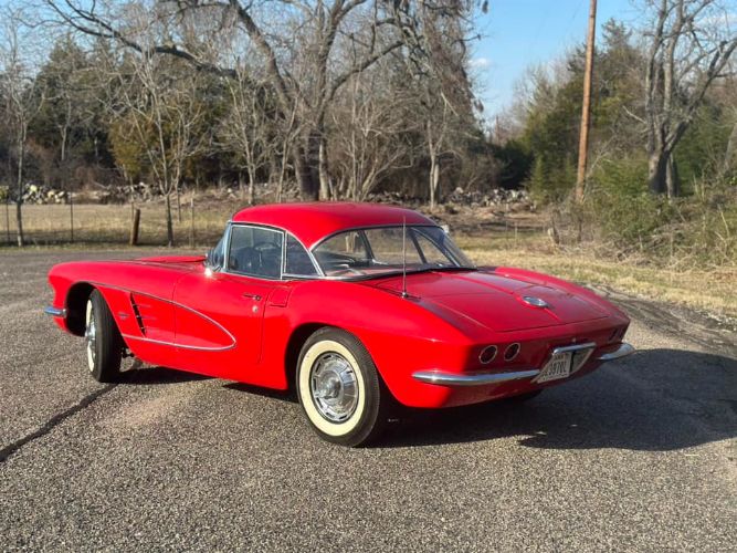 Chevrolet-Corvette-1962-Deep-Red-Jet-Black-7