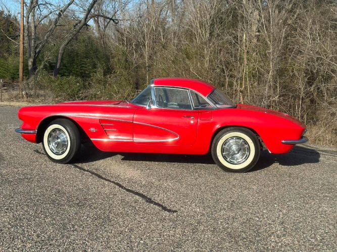Chevrolet-Corvette-1962-Deep-Red-Jet-Black-9