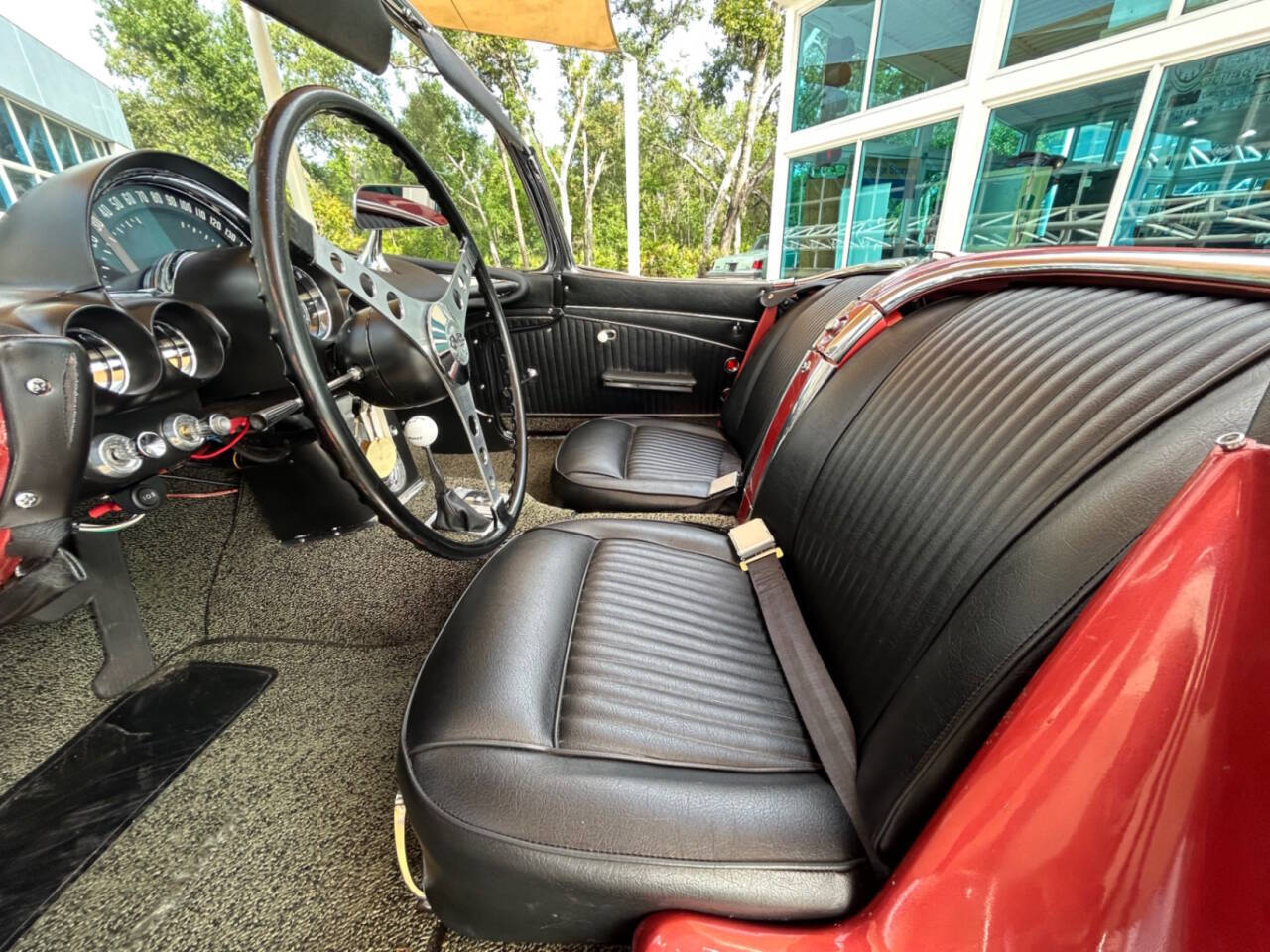 Chevrolet-Corvette-1962-Sedan-28