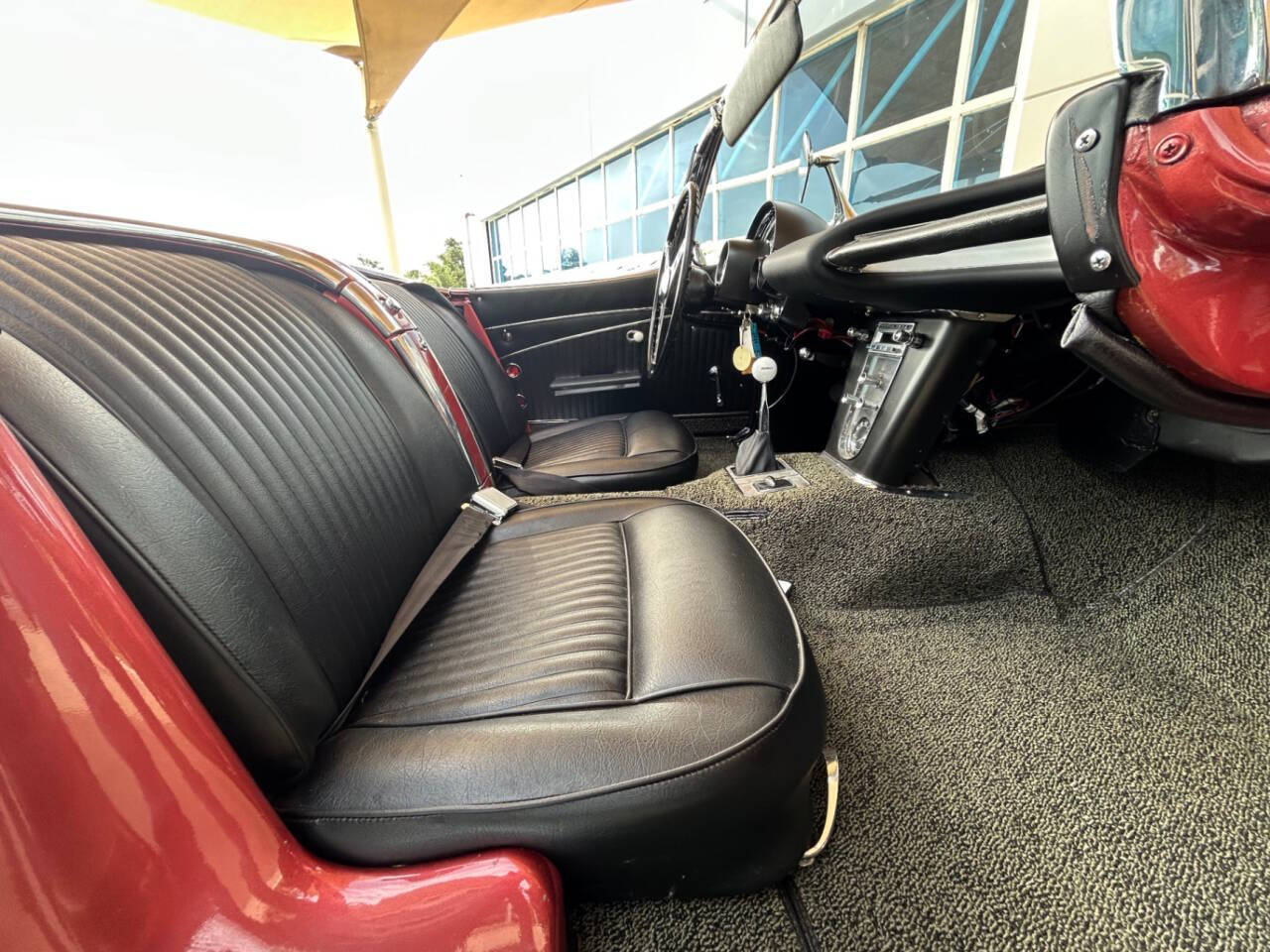 Chevrolet-Corvette-1962-Sedan-32