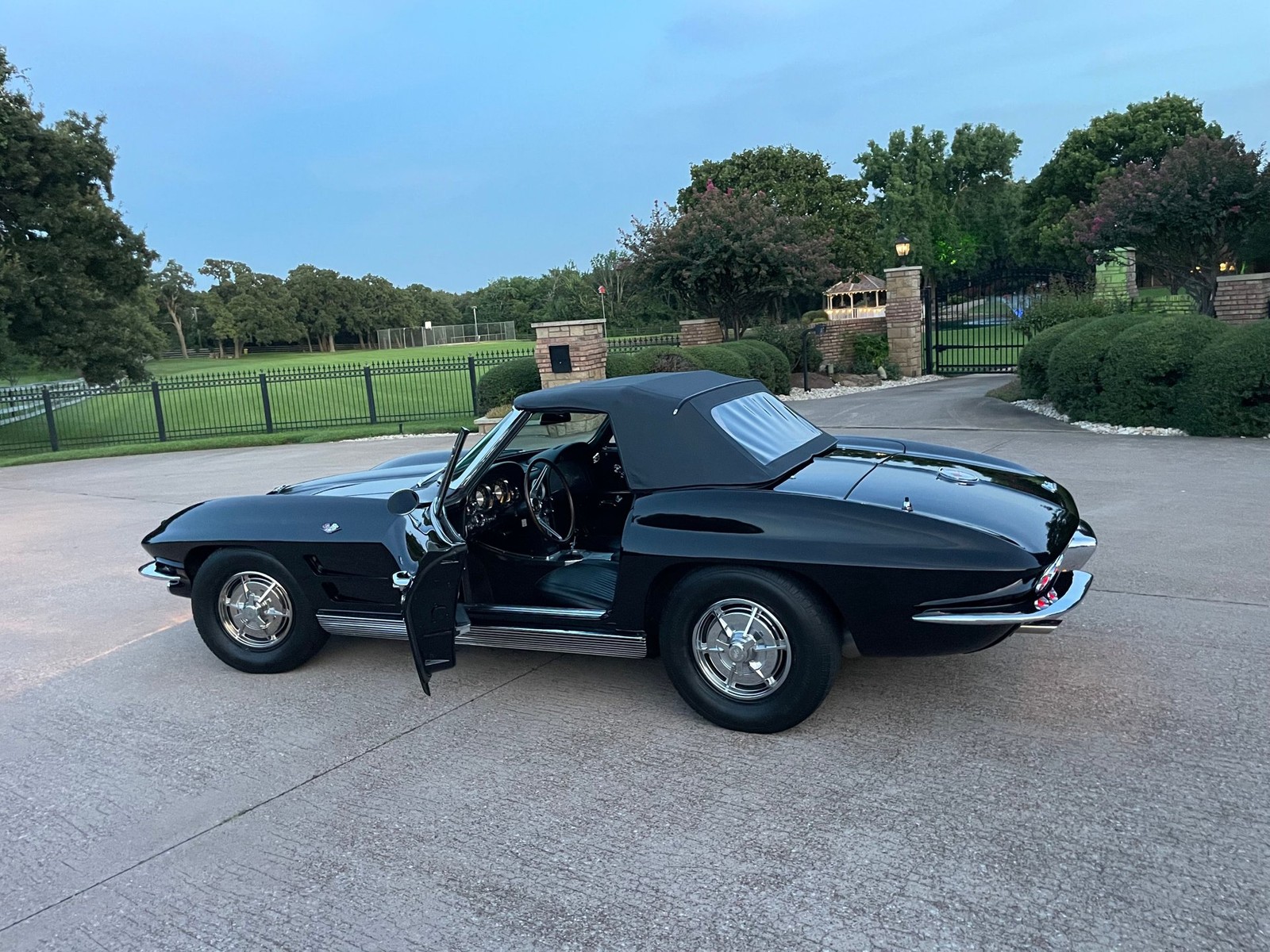 Chevrolet-Corvette-1963-12